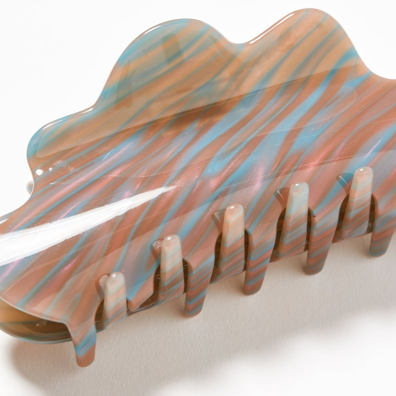 Chunks Nimbus Hair Claw Clip in Fuel close up detail view