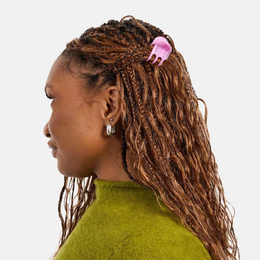Chunks Mini Hair Claw Clip in Petunia on model
