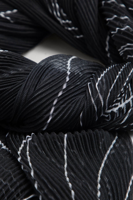 Squares Geo Pleated Scarf - Black & White